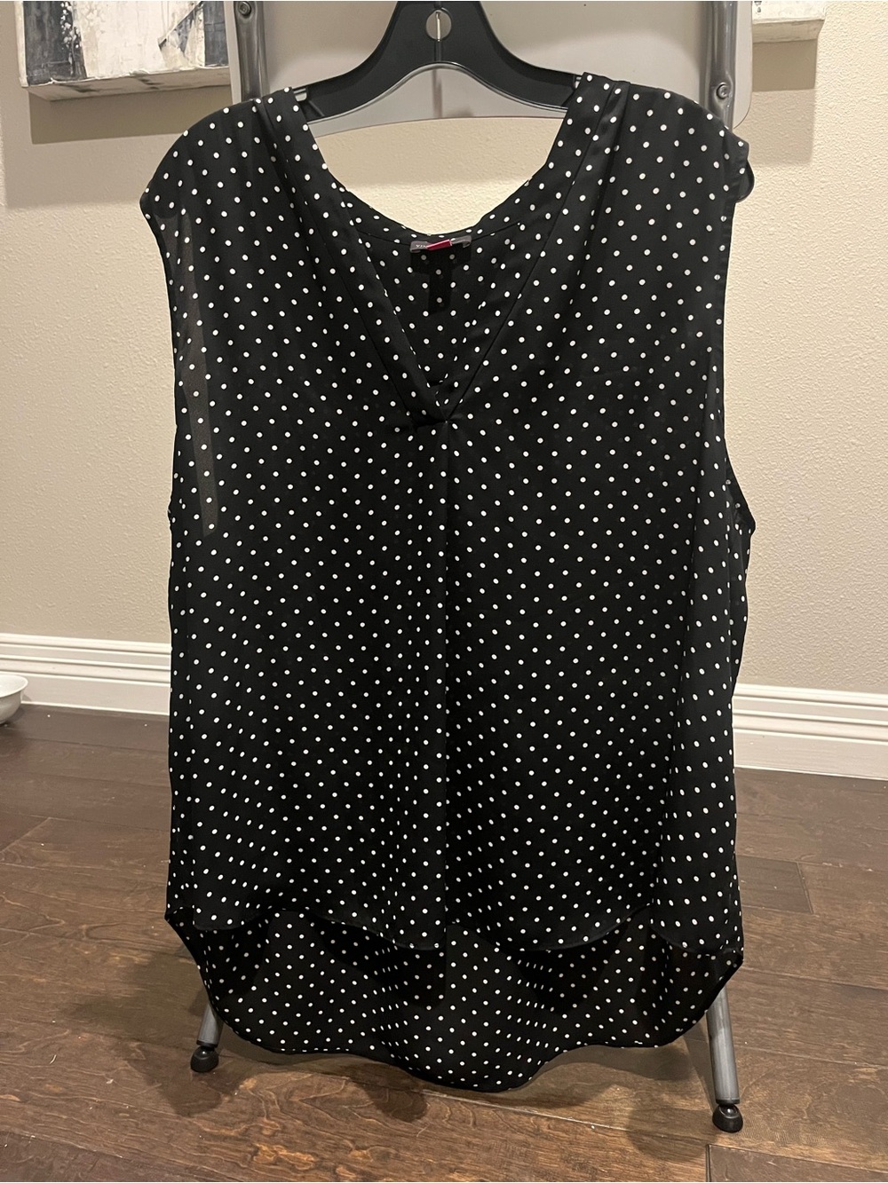 Vince Camuto Black & White Polka Dot V-Neck Sleeveless Top